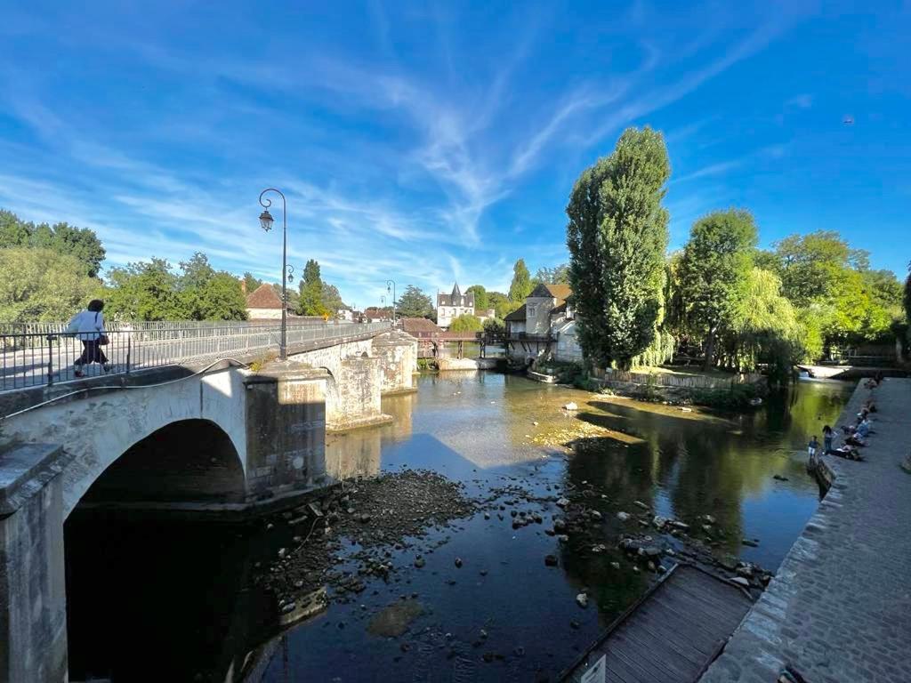 Les Pieds Dans L'Eau - Moret Centre Exterior foto